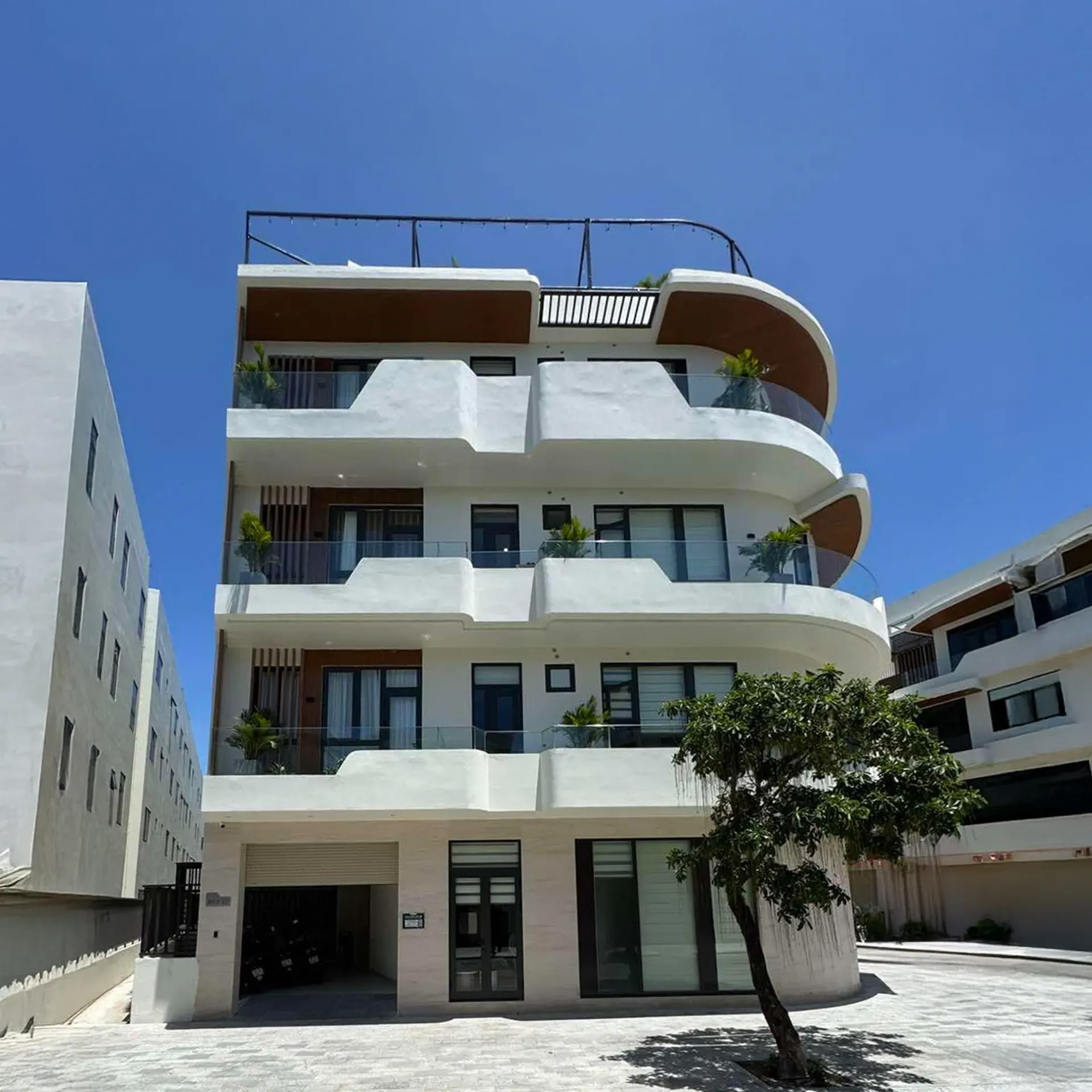 Apartment at Hoa Son 8 Street