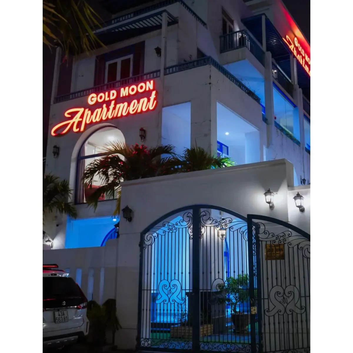 Gold Moon Apartment
