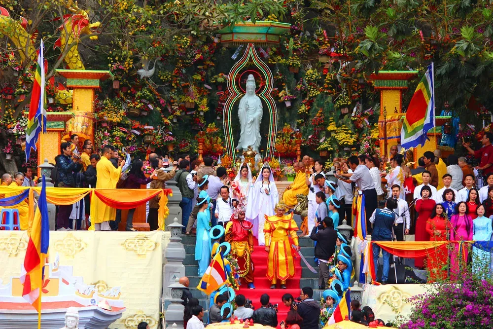 lễ hội Quan Thế &Acirc;m Ngũ H&agrave;nh Sơn