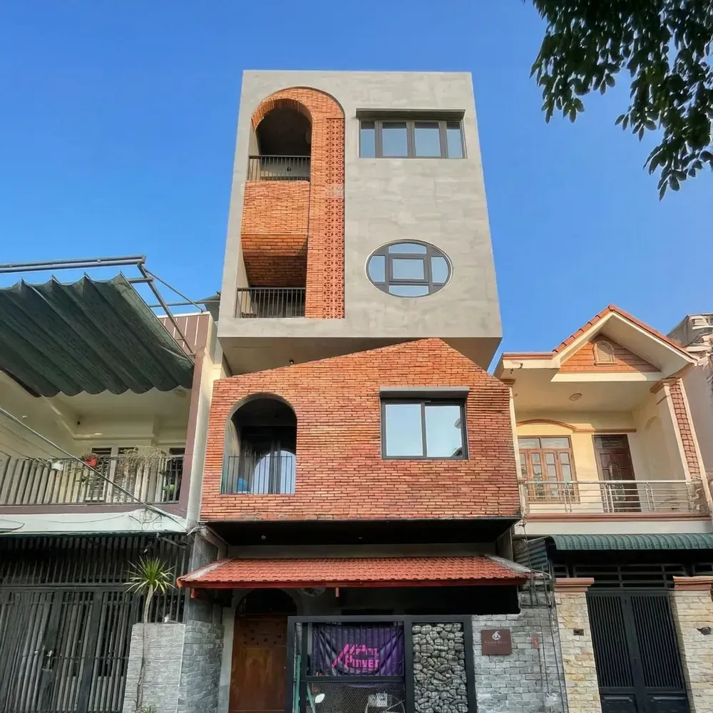 n1989-house-tn_11zon.webp