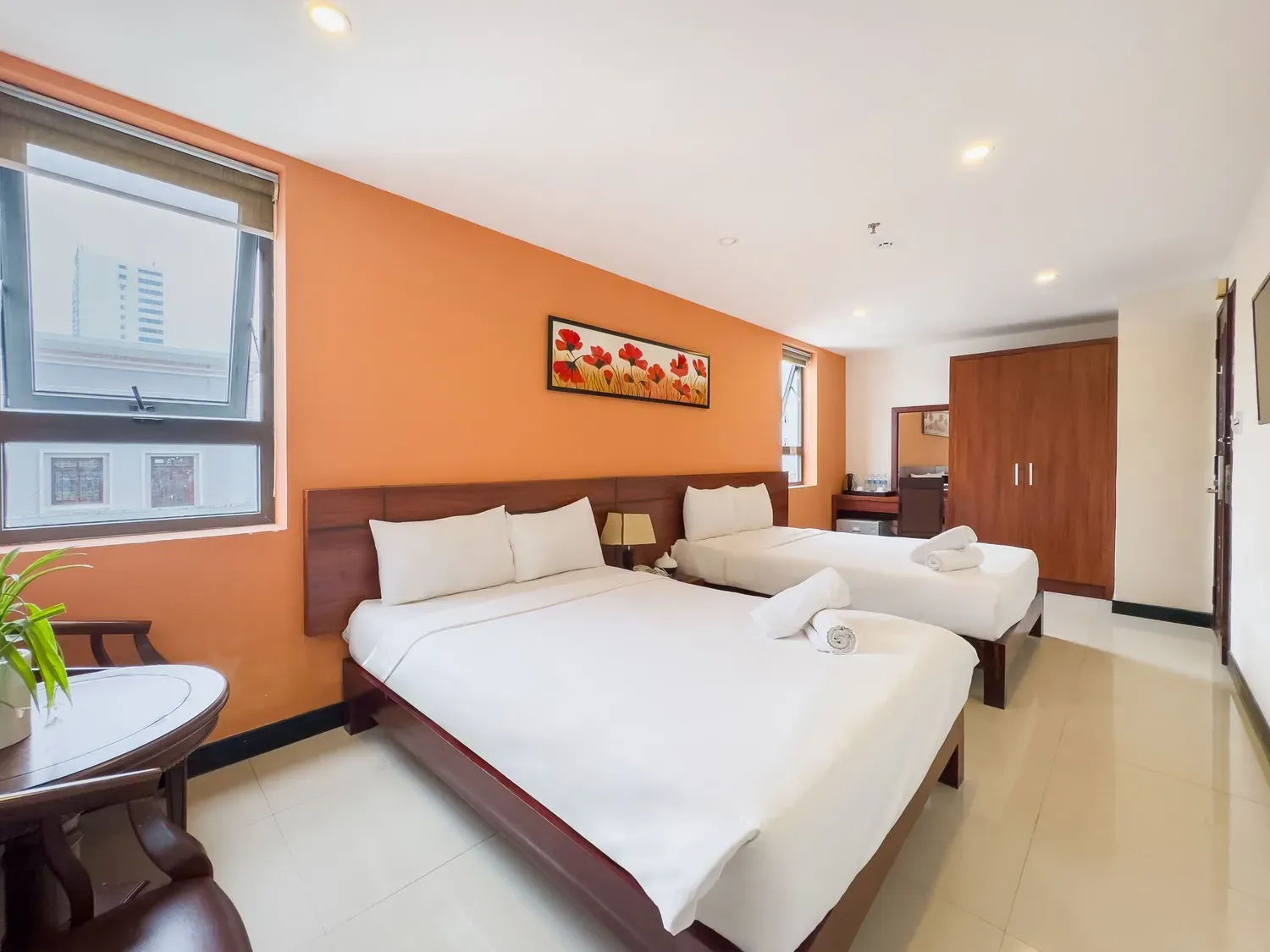 qc_hotel_8_11zon_4962347151.webp