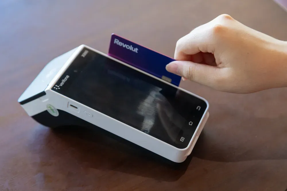 Thanh toán nhanh chóng bằng POS & Online Check-in
